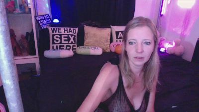 SuusenGuus live cam on Cam4
