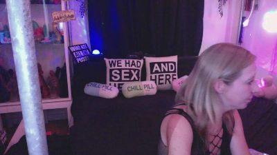 SuusenGuus live cam on Cam4