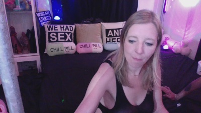 SuusenGuus live cam on Cam4