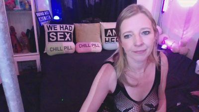 SuusenGuus live cam on Cam4