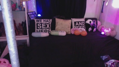 SuusenGuus live cam on Cam4
