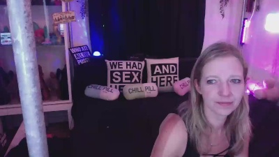 SuusenGuus live cam on Cam4