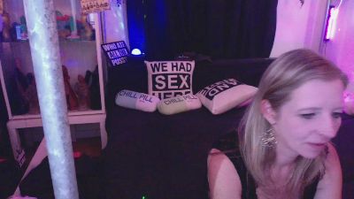 SuusenGuus live cam on Cam4