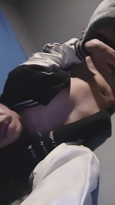Suvinito1995 live cam on Cam4