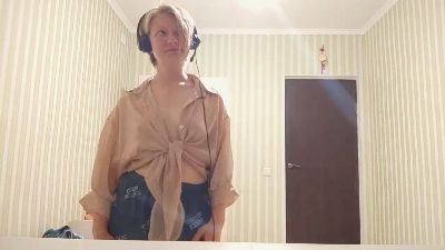 SuzannaRadics live cam on Cam4