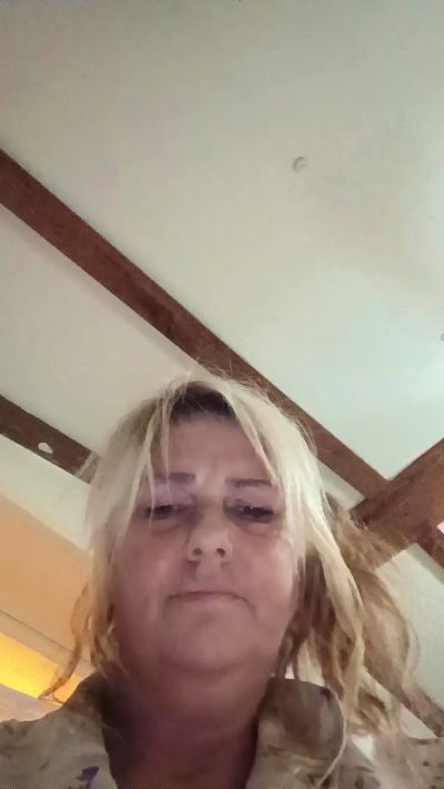 Suzi live cam on Cam4