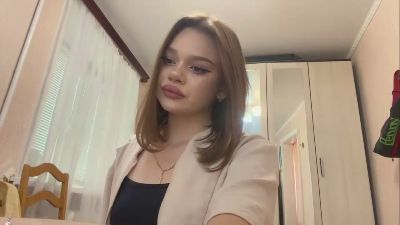 SuziLarde live cam on Cam4