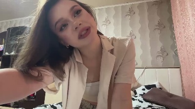 SuziLarde live cam on Cam4