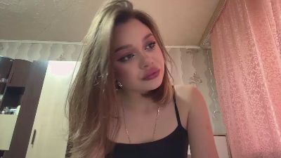 SuziLarde live cam on Cam4