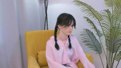 SuzieDesmaris webcam