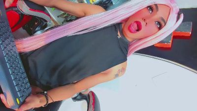 Suzume_mendez live cam on Cam4