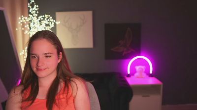 SuzySKy live cam on Cam4