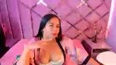 SweetBrunette99 live cam on Cam4