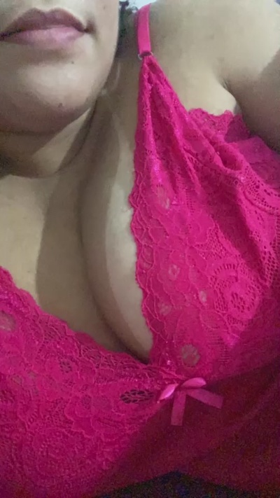 SweetGirll23 live cam on Cam4