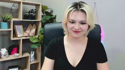 SweetLilyxo live cam on Cam4