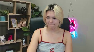 SweetLilyxo live cam on Cam4