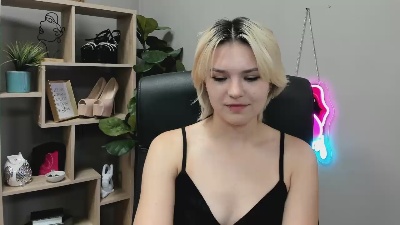 SweetLilyxo live cam on Cam4