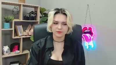 SweetLilyxo live cam on Cam4