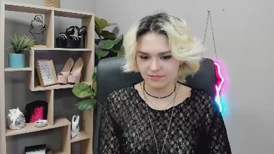 SweetLilyxo live cam on Cam4