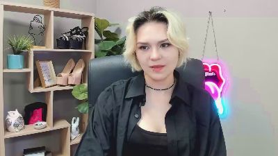 SweetLilyxo live cam on Cam4