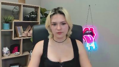 SweetLilyxo live cam on Cam4