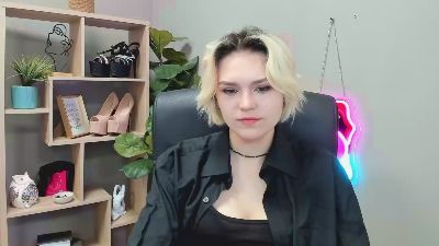 SweetLilyxo live cam on Cam4