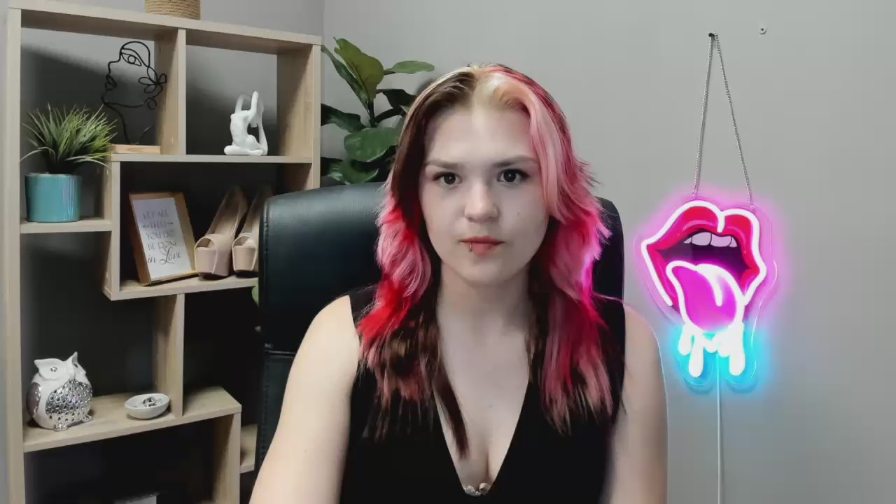 SweetLilyxo live cam on Cam4