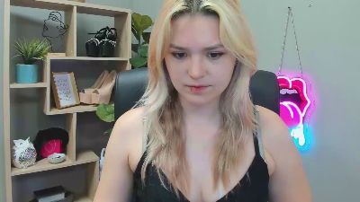 SweetLilyxo live cam on Cam4