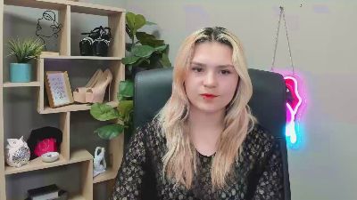 SweetLilyxo live cam on Cam4