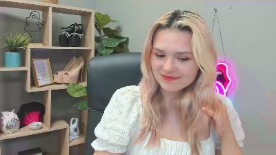 SweetLilyxo live cam on Cam4
