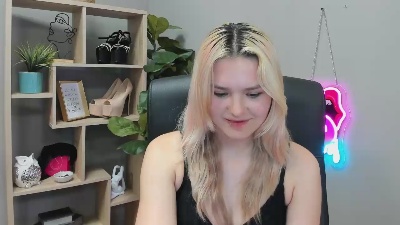 SweetLilyxo live cam on Cam4