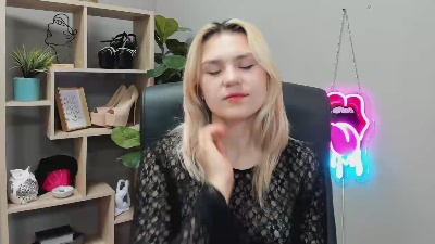 SweetLilyxo live cam on Cam4