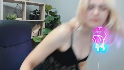 SweetLilyxo live cam on Cam4
