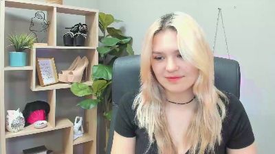 SweetLilyxo live cam on Cam4