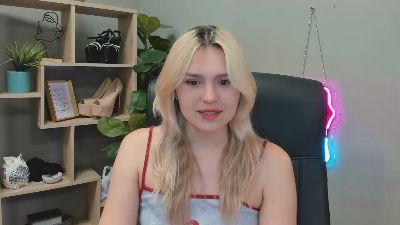 SweetLilyxo live cam on Cam4