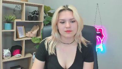 SweetLilyxo live cam on Cam4