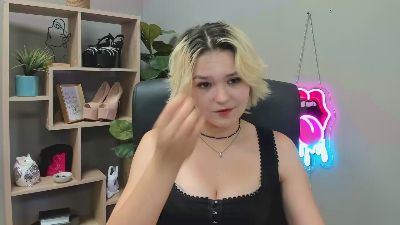SweetLilyxo live cam on Cam4