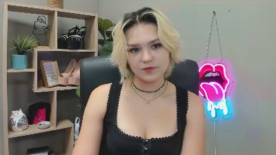 SweetLilyxo live cam on Cam4
