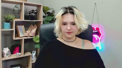 SweetLilyxo live cam on Cam4
