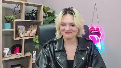 SweetLilyxo live cam on Cam4