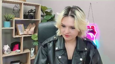 SweetLilyxo live cam on Cam4