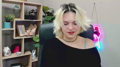 SweetLilyxo live cam on Cam4
