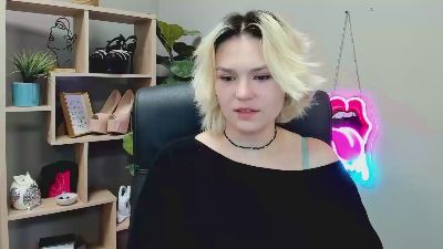 SweetLilyxo live cam on Cam4