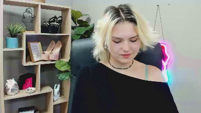 SweetLilyxo live cam on Cam4