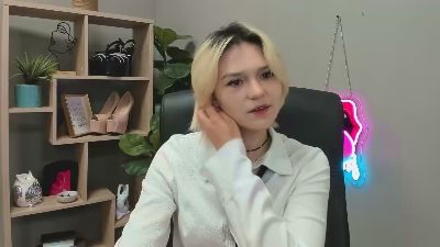 SweetLilyxo live cam on Cam4