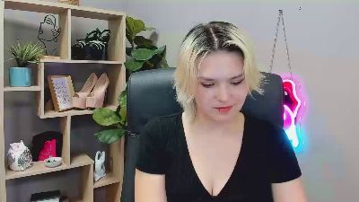 SweetLilyxo live cam on Cam4
