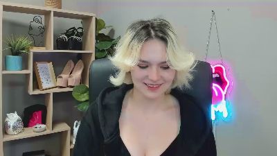 SweetLilyxo live cam on Cam4