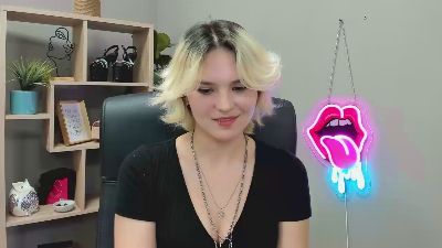 SweetLilyxo live cam on Cam4