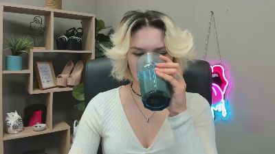 SweetLilyxo live cam on Cam4