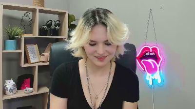 SweetLilyxo live cam on Cam4